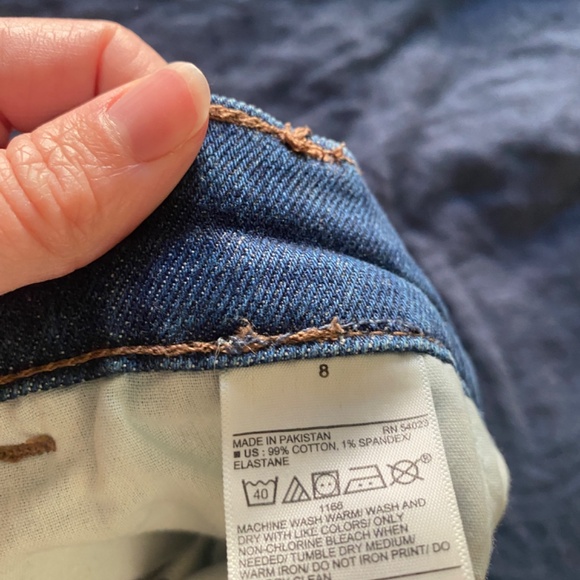 High Waisted Old Navy Jeans Straight in Size 8 - Picture 3 of 3